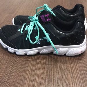 Black Under Armour sneakers! OFFERS ENCOURAGED